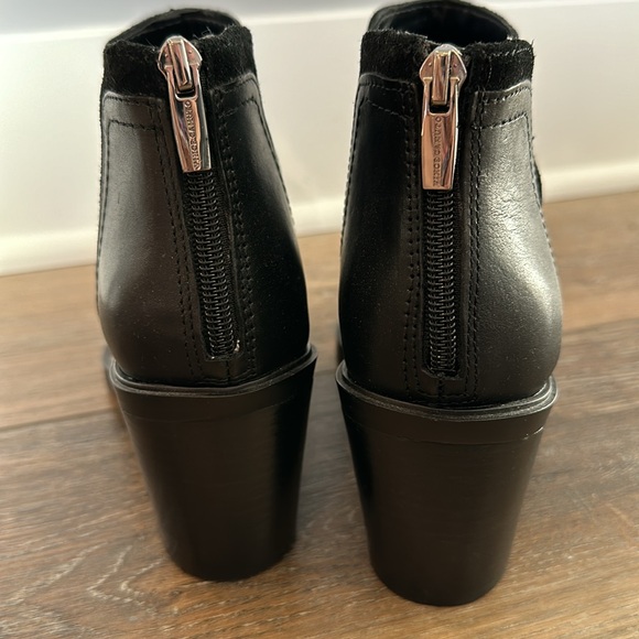 NWOT Vince Camuto Leather Gidgeta Ankle Boot, Pointed Toe, Back Zipper, Size 9! - Picture 8 of 11